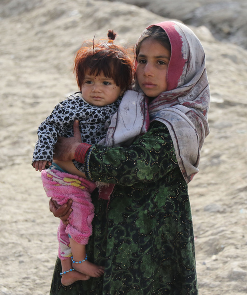 Кадры, которые стоят перед глазами: афганцы отдают своих младенцев военным в США, чтобы спасти их от гибели