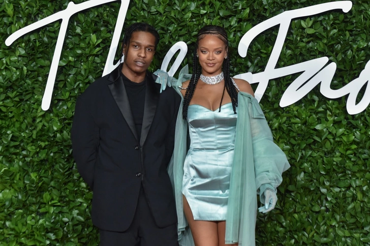 Рианна и A$AP Rocky на церемонии The Fashion Awards в Лондоне | woman.ru