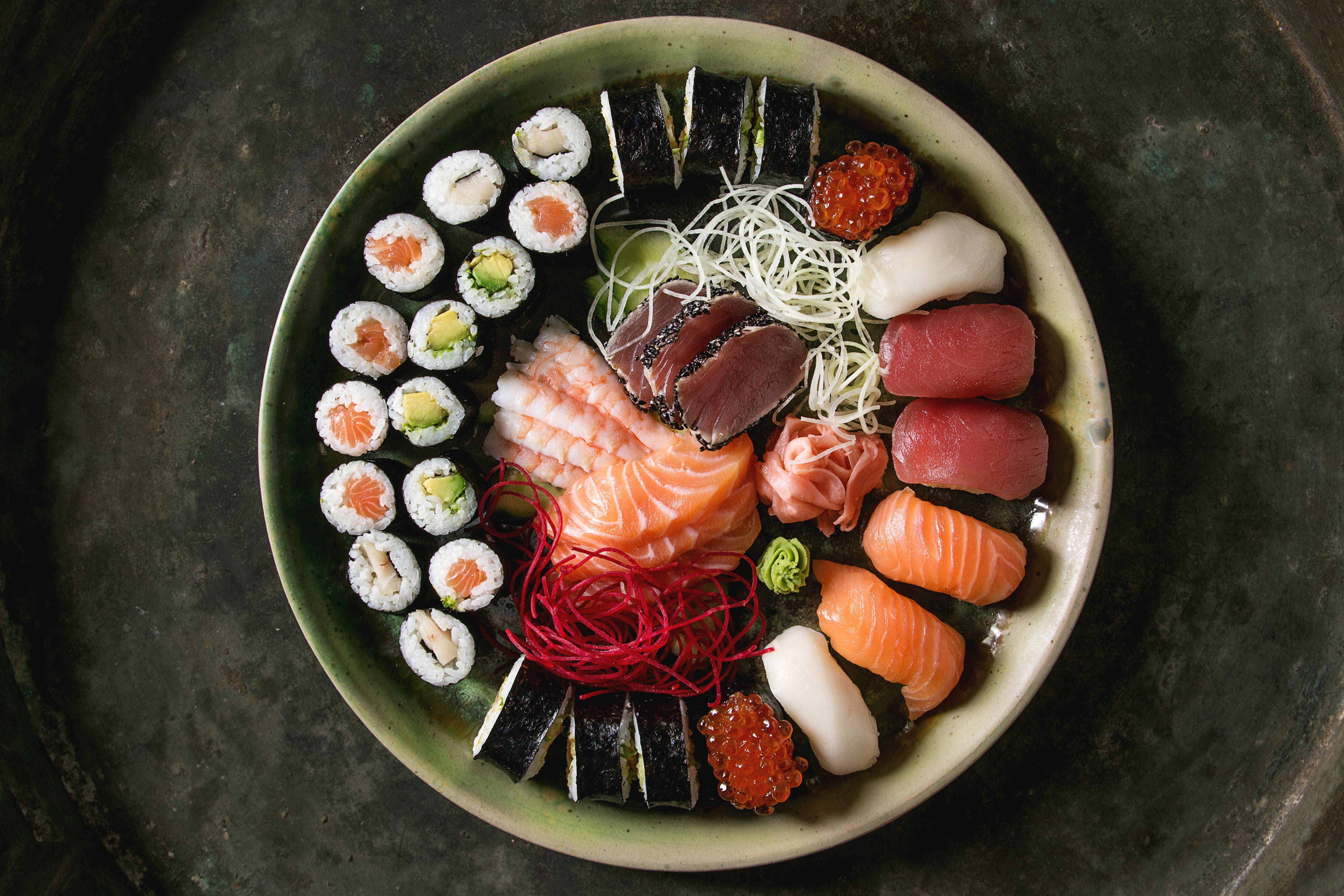 Можно ли есть суши и роллы на диете: польза и вред, мнения специалистов,  правила выбора | WOMAN