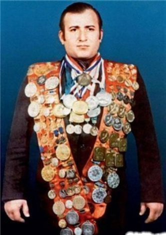 Легендарная история Шаварша Карапетяна, который один вытащил 46 человек из утонувшего троллейбуса. СССР, 1976 год