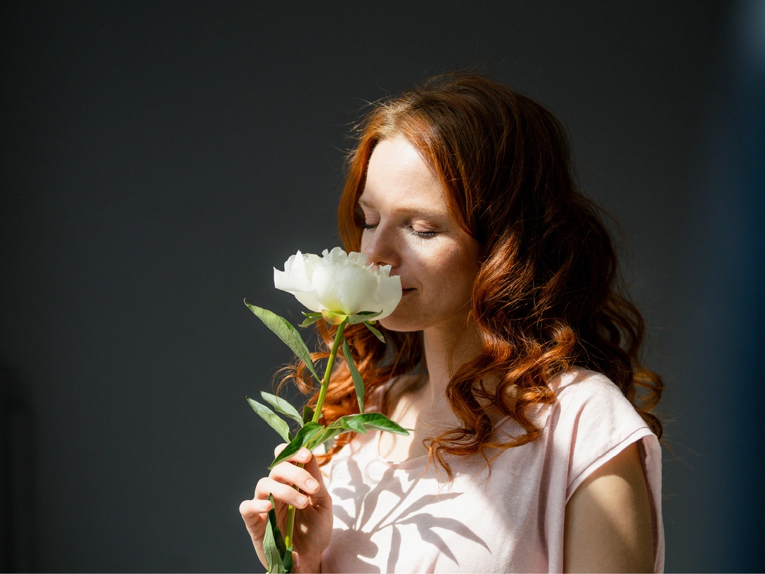 Что такое паросмия, или Как жить с искаженным восприятием запахов | marieclaire.ru