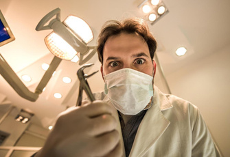Современные стоматологи приходят в ужас: чем и как лечили зубы в прошлом