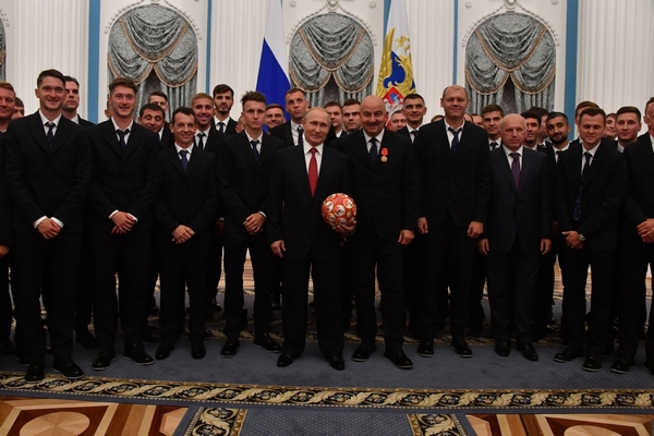 Сборная России по футболу с Владимиром Путиным