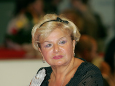 Звездного парикмахера Долорес Кондрашову похоронили рядом с мужем