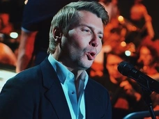 Николай Басков попросил прощения во время концерта