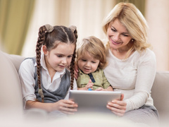 Дети под контролем: родители начали получать на мобильные push-уведомления об оценках и домашнем задании