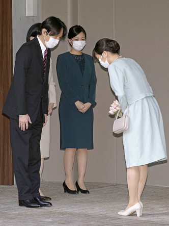 Японская принцесса Мако наконец смогла выйти замуж за своего возлюбленного (но остается без титула и срочно покидает дворец)