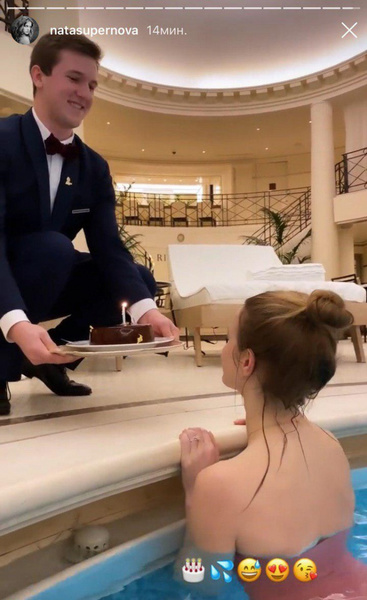 «Мой костюм на день рождения»: Наталья Водянова в одном полотенце показала фото из сауны