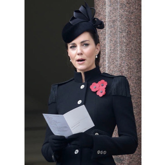 Сама элегантность: Кейт Миддлтон впервые после начала пандемии встретилась с королевской семьей