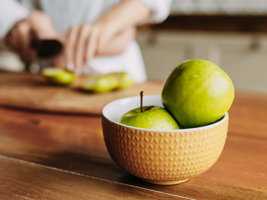 Что будет с вашим телом, если есть яблоки каждый день | marieclaire.ru