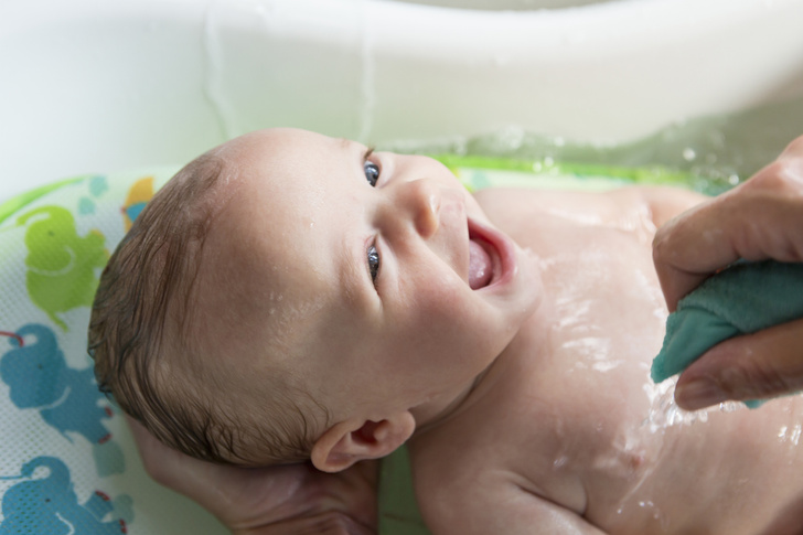 Как купать младенца: 16 важных правил