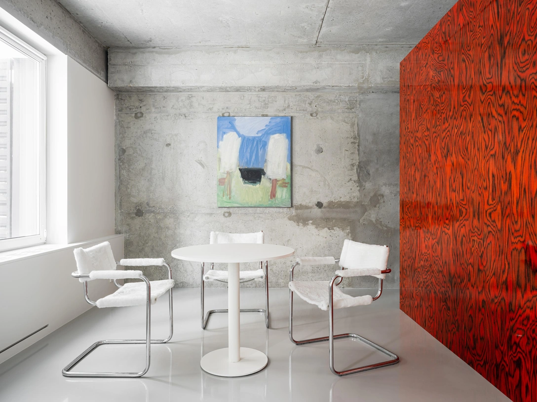 Картина Ирины Старженецкой «День вознесения», Fābula Gallery. | Источник: Михаил Лоскутов