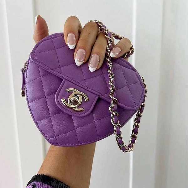 Где купить сумку в форме сердечка как у CHANEL, но гораздо дешевле | thegirl.ru