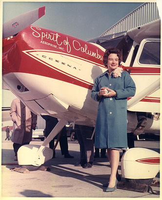 «Летающая домохозяйка»: как первая женщина-пилот, совершившая кругосветку, продолжает вдохновлять людей на свершения