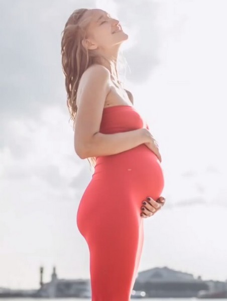Полина Сидихина во время беременности