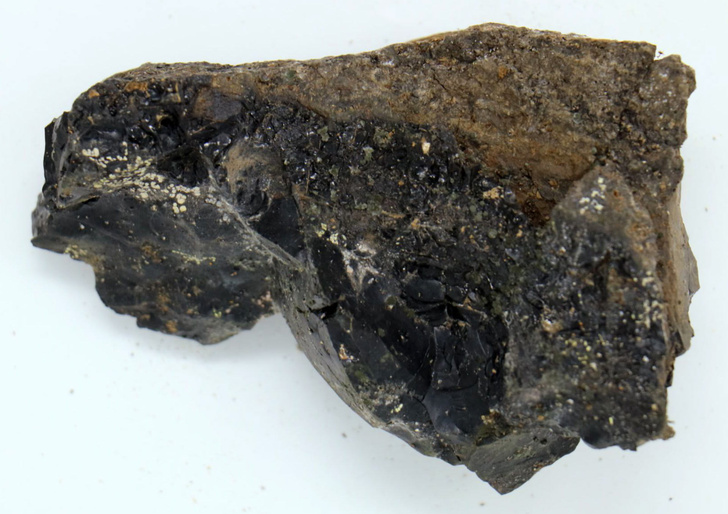 «Адская кухня» Земли: о чем рассказал геологам минерал, образованный при 2370 °С