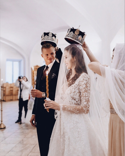 «Ты моя мания»: Дмитрий Тарасов песней поздравил Анастасию Костенко с 3-летием венчания