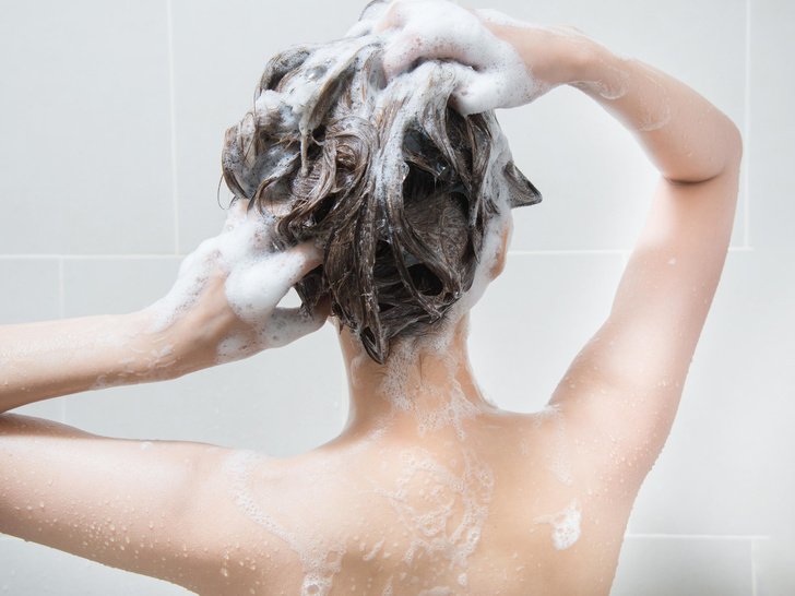 Найти и обезвредить: 6 вредных компонентов в составе шампуня, которые ведут к выпадению волос — проверьте упаковку