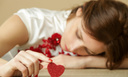 Без права на любовь: психолог рассказала, какие женщины чаще остаются одинокими