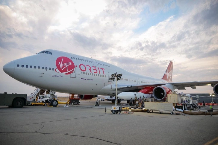 Компания Virgin Orbit впервые запустила ракету со спутниками с самолета