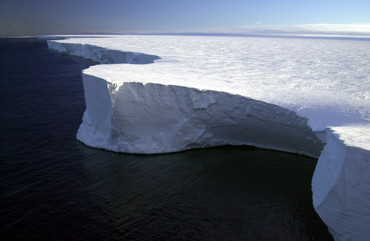 Какой был самый большой известный айсберг?