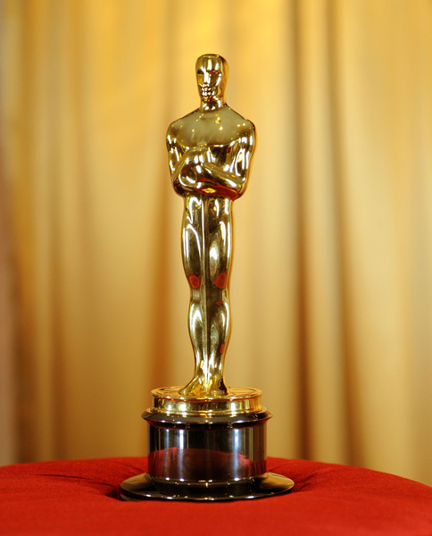 Фото №1 - Нашим и вашим: премии «Оскар» будут вручаться героям разных рас и секс-предпочтений