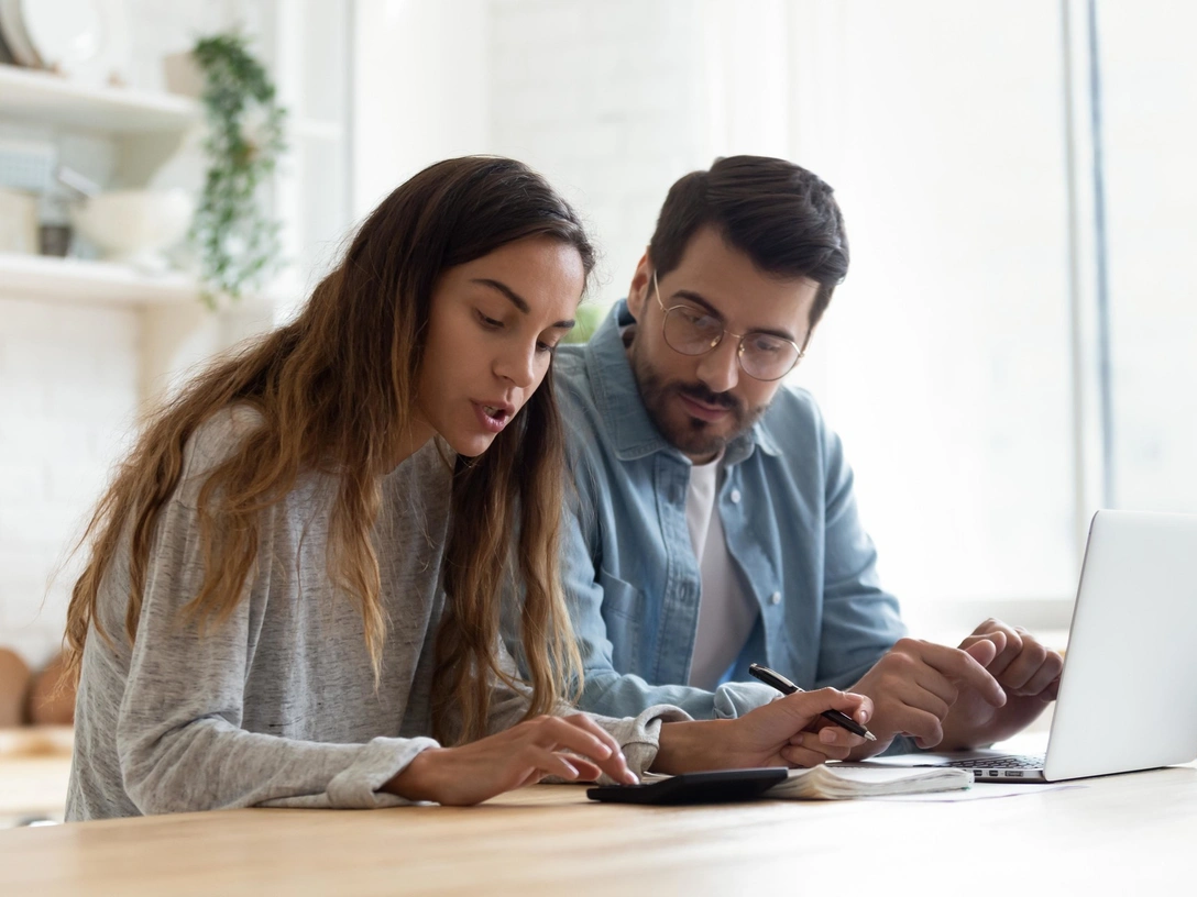 Пустые ожидания: 10 признаков, что мужчина будет экономить на всем (включая вас) | marieclaire.ru