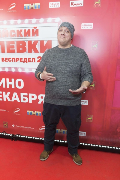 Актер старался скрыть последствия химеотерапии под головными уборами и гримом