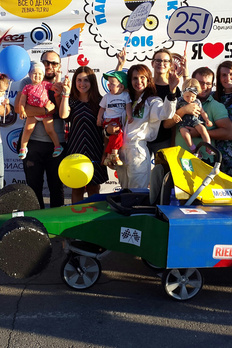 Маргарита Бабенкова и экипаж "Формула Benetton"