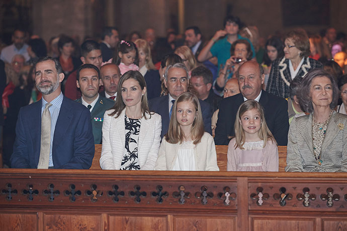 Испанские монархи на торжественной мессе