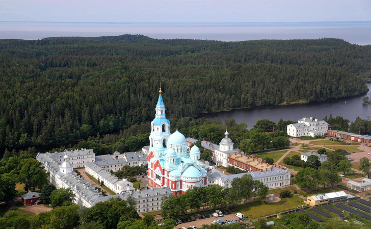 Физический труд и духовный отдых: 4 российских обители, которые принимают паломников
