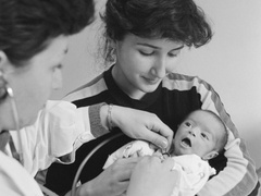 Беременные школьницы в СССР: как травили «Лолит» за их раннее материнство