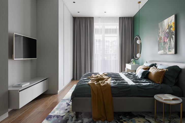 Телевизор в спальне: 20+ примеров из дизайнерских проектов