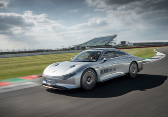 Электромобиль Mercedes установил новый рекорд дальности пробега без подзарядки