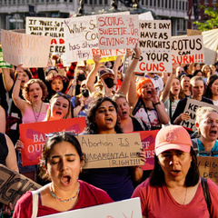Отмена права на аборт в США: как протестуют женщины и что показывает опыт других стран