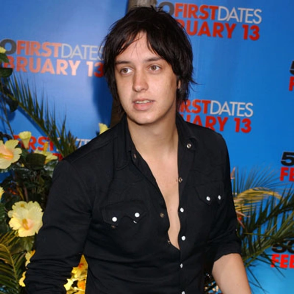 Джулиан Касабланкас. Фронтмен рок-группы The Strokes&nbsp;— сын испано-американского бизнесмена, который основал известнейшее модельное агентство Elite Model. | Источник: Getty Images