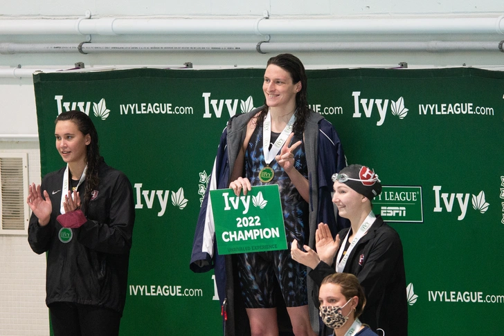 Лиа Томас с другими призерками