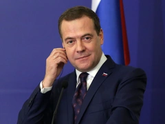 Дмитрий Медведев удивил нарядом в стиле Нагиева