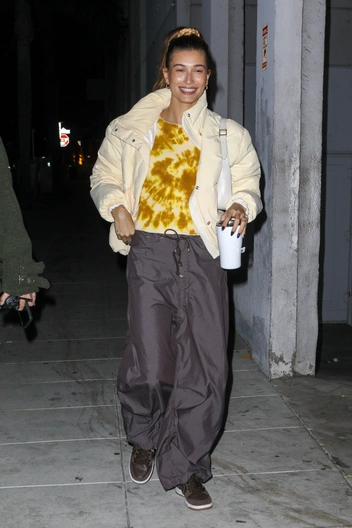 Хейли Бибер в Лос-Анджелесе | marieclaire.ru