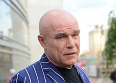 День защитника: Сергей Мазаев сбегал со службы на съемки, а Владимир Пресняков пил водку с командиром