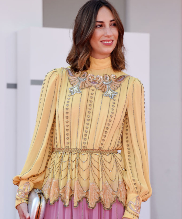 Райская птица: Джиа Коппола в многоярусном платье Gucci