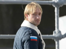 Евгения Плющенко повезли на операцию