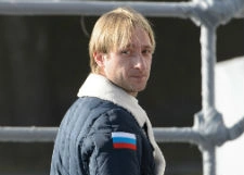 Евгения Плющенко повезли на операцию