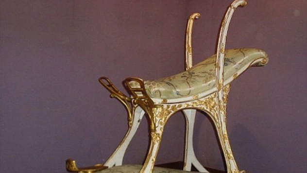 «Стул для любви», сделанный специально для будущего короля Англии в 1890 году