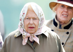 Строгая, но эмоциональная: 10 редких фото Елизаветы II — она навсегда останется для нас такой