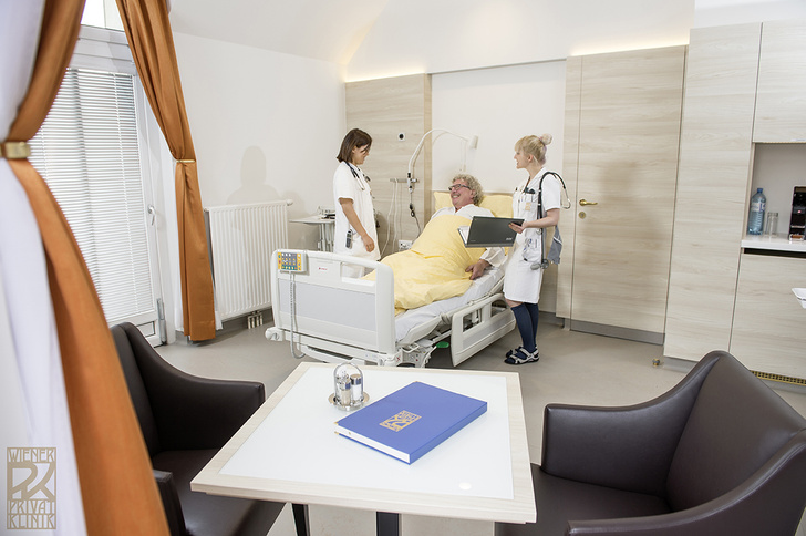 Фото №4 - Как принимают пациентов в старейшей частной клинике Вены