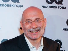 «Как затяжной грипп, но без улучшений»: Борис Акунин рассказал о течении коронавируса