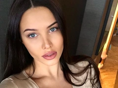 Анастасия Решетова сетует, что 1 января будет в Москве и сама мыть посуду