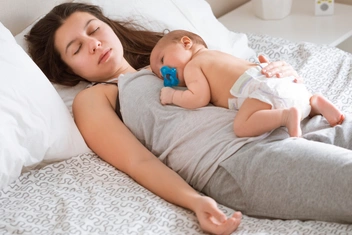 Не слушайте бабушек: Людмила Петрановская объяснила, почему современные мамы чаще выгорают