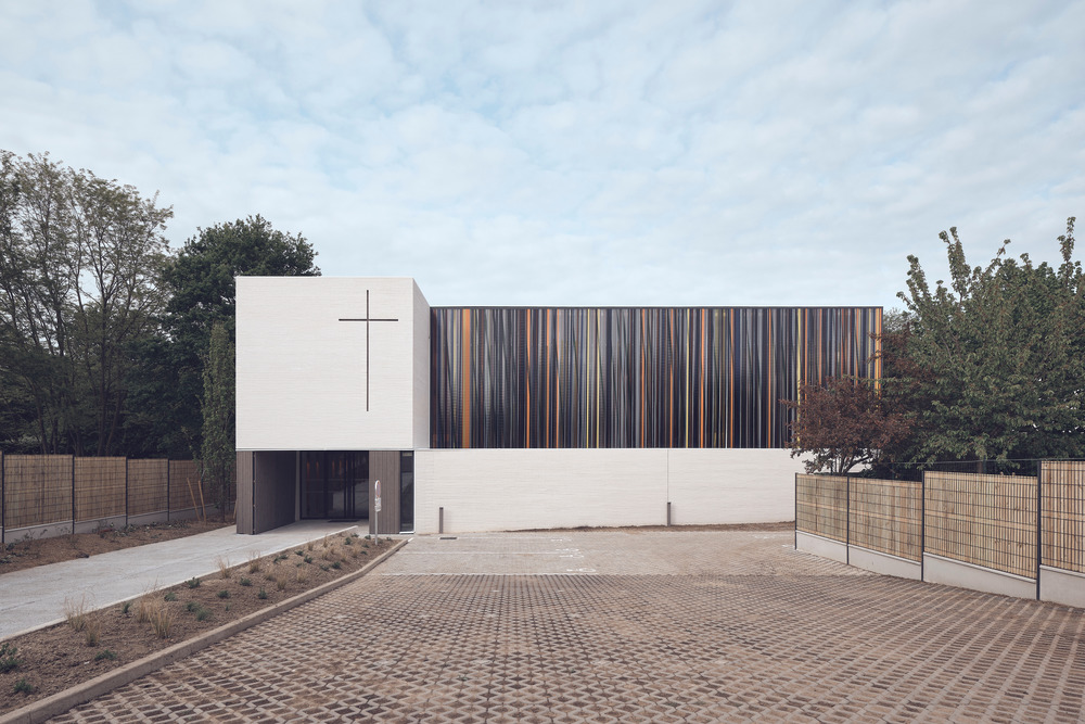 Минималистская церковь во Франции: проект Enia Architectes | Источник: Epaillard+Machado Photographie/v2com